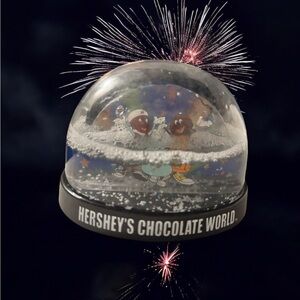 Hershey’s Chocolate World Snow Globe Decor Souvenir Pennsylvania Park Reese